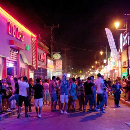 Πάρτι, όργiα και κακό αλκοόλ: 4 πανέμορφα μέρη για διακοπές που απέκτησαν (πολύ) κακή φήμη
