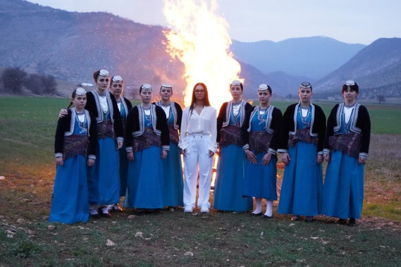 Δασκάλα τρώει την πιο άκυρη αναφορά γιατί έβαλε στα παιδιά την «Αστερομάτα»