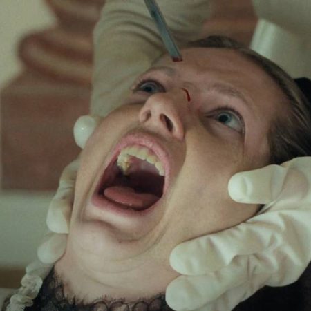 Η άσχημη θετή αδελφή (The Ugly Stepsister, 2025) - To disturbing, body horror έχει μια δόση αλήθειας