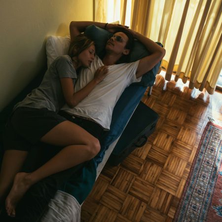Ξέρεις τι τα σπάει; Να γυρνάς στην αγκαλιά του αγαπημένου σου και να μην χρειάζεται να πείτε απολύτως τίποτα