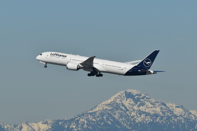 10' χωρίς πιλότο πετούσε πτήση της Lufthansa, αφού ο ένας ήταν για καtούρημα κι ο άλλος λιπόθυμος