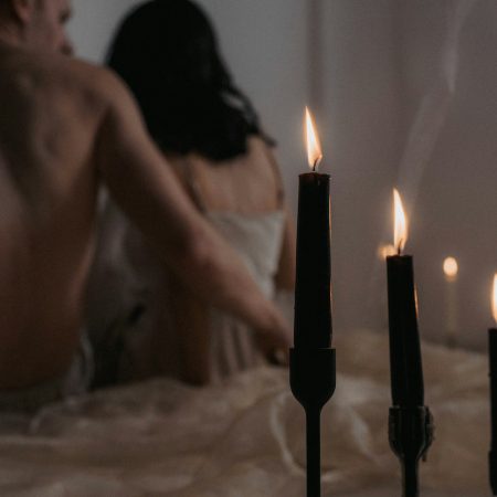Είναι dark romance ή ένα βιβλίο που προσπαθεί να σε ερeθίσει με τον θύτη σου;