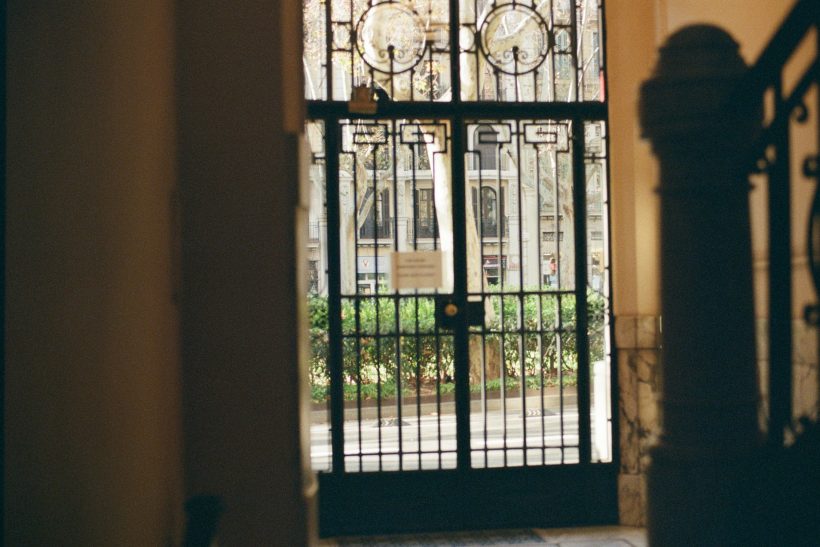 Γιατί να μη νιώθεις ενοχές αν θες να βγάλεις για λίγο ανθρώπους απ' τη ζωή σου