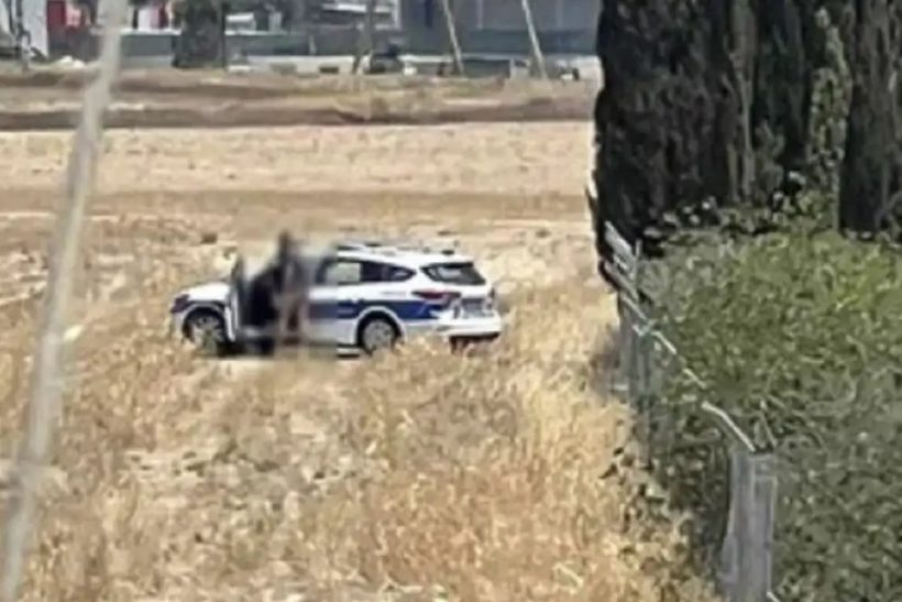Μερακλήδες αστυνομικοί πιάστηκαν να βγάζουν τα μάτια τους πάνω στο περιπολικό
