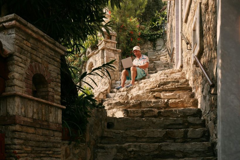 Τελικά επιστρέφουμε στα χωριά για το content ή για τη σύνδεση;