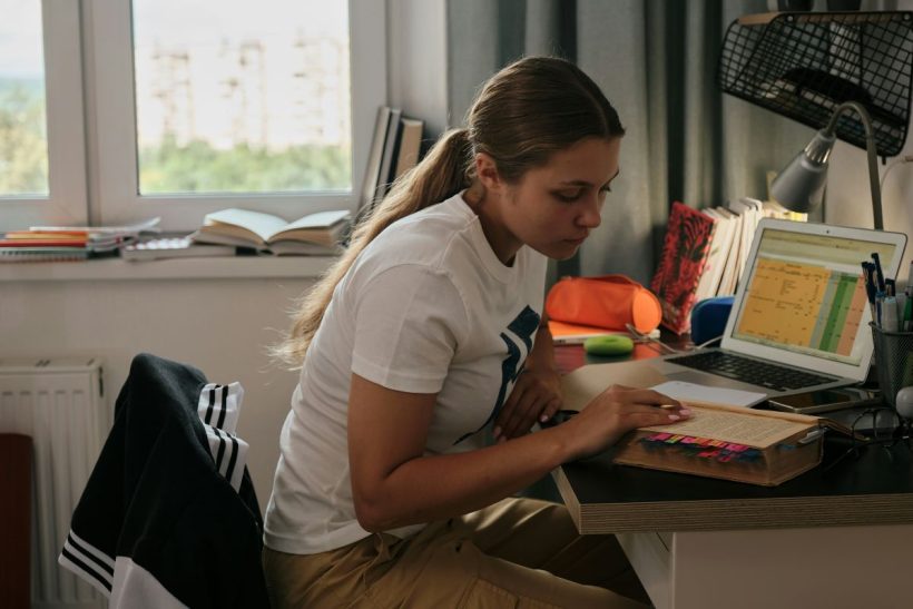 Μπορεί το multi-tasking να ευθύνεται για τα αυξημένα situationships;