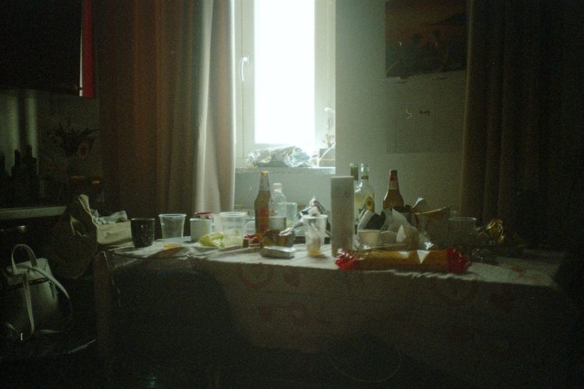 Το φιλαράκι εκείνο με το χάλια σπίτι, σκέφτηκες μήπως περνάει ψυχολογικά ζόρια;