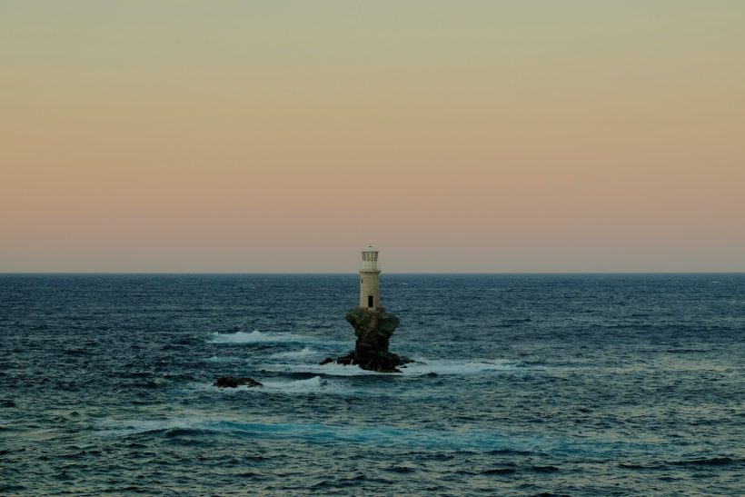 H νησάρα μας που μπήκε στη λίστα με τους 24 πιο εντυπωσιακούς φάρους του κόσμου