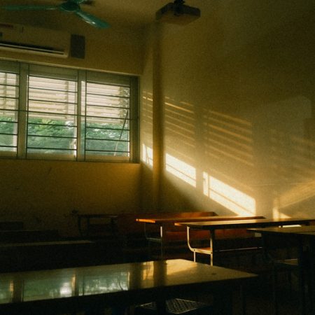 Το οικονομικό δράμα ενός καθηγητή το καλοκαίρι (και τι να κάνεις μπας και βγεις και φέτος)