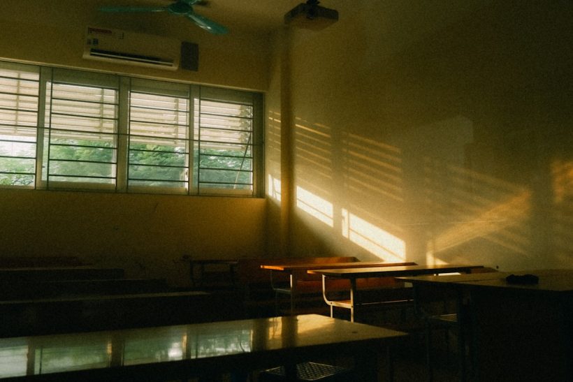 Το οικονομικό δράμα ενός καθηγητή το καλοκαίρι (και τι να κάνεις μπας και βγεις και φέτος)