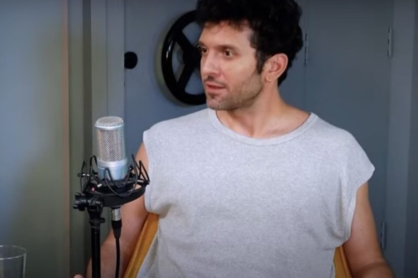 Τι είναι το sober dating που κάνει ο Μοθωναίος;