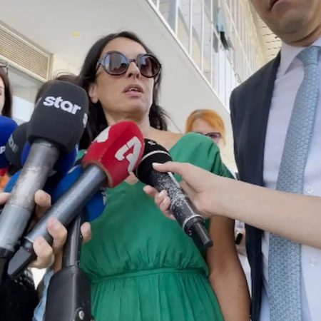 Η 2η καταγγέλλουσα εμφανίζεται πρώτη φορά δημόσια μετά την ενοχή του Φιλιππίδη