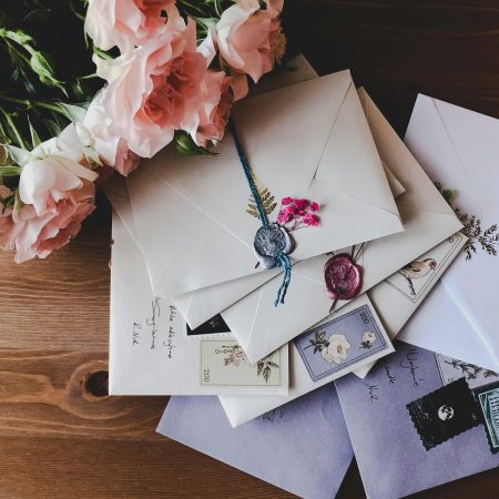 Κι όμως τρεντάρει ξανά η αλληλογραφία