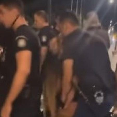 Δεν μας είχε λείψει η αστυνομική βiα αλλά την τρώμε στη μάπα (κυριολεκτικά)