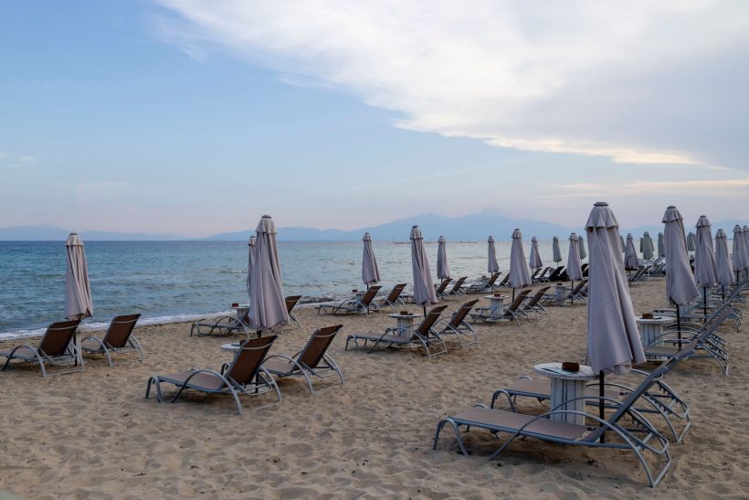 Μπιτσόμπαρα στην Επανομή διώχνουν ηλικιωμένους γιατί τους χαλάνε το image