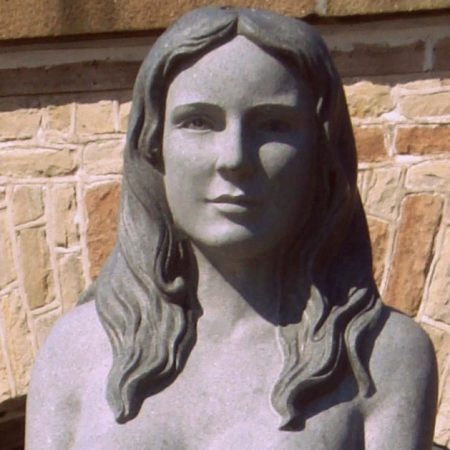 Ένα άγαλμα γοργόνας στη Δανία «προκαλεί» γιατί έχει μεγάλο σtήθος (κι αυτό είναι γελοίο)