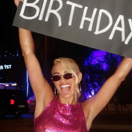 Mια φίλη σαν την Τούνη να μας πηγαίνει Ίμπιζα για να παρτάρουμε μαζί της!