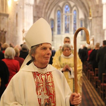 Η πρώτη γυναίκα αρχιεπίσκοπος ανοιχτά λεσβία είναι γεγονός