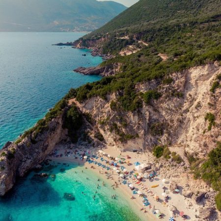 10 ευρώ ταρίφα σε δημόσια παραλία αποφάσισαν να βάλουν στη Λευκάδα