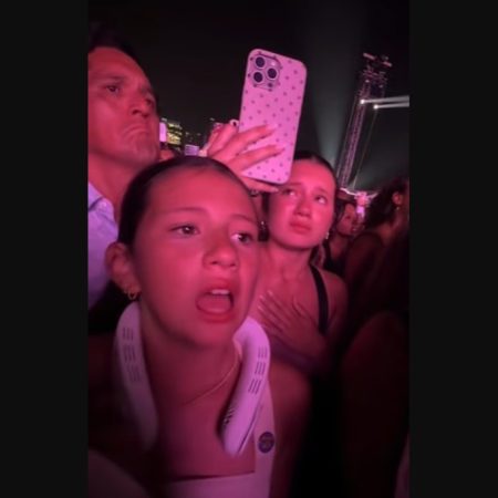 Γλυκούλης μπαμπάς κλαίει σε συναυλία βλέποντας τόσα κορίτσια να τραγουδούν το “Pretty isn’t Pretty”