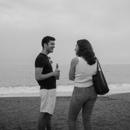 Kάποιες φορές φεύγεις κι ας αγαπάς, γιατί κουράστηκες να εξηγείς ποιος είσαι