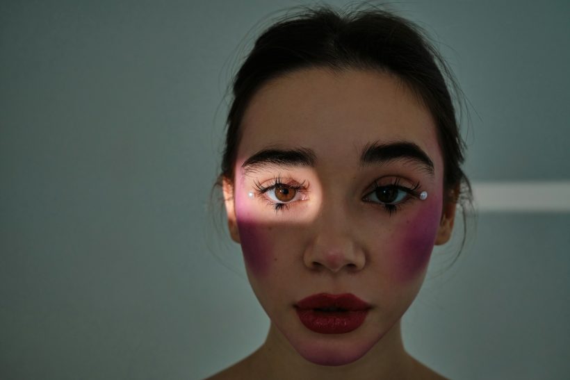 Οι «εγώ τα ξέρω όλα» πελάτες είναι μια δοκιμασία νεύρων για κάθε αισθητικό