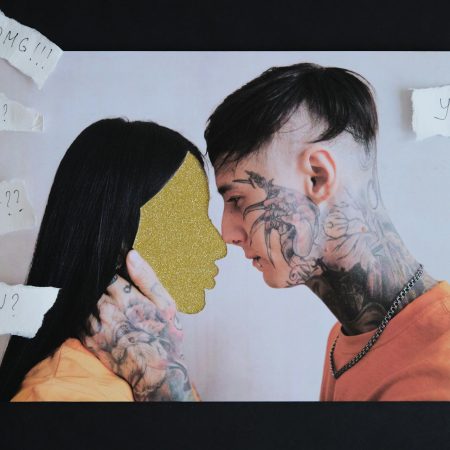 Όταν αγαπάς ξεβολεύεσαι κι αυτό έχουμε ξεχάσει πώς γίνεται