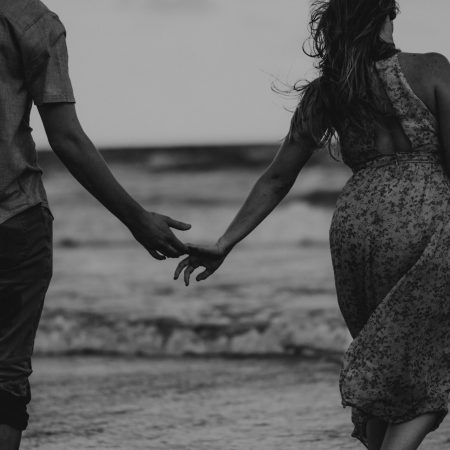 Αξίζεις έναν έρωτα που να μη φοβάται το ύψος σου