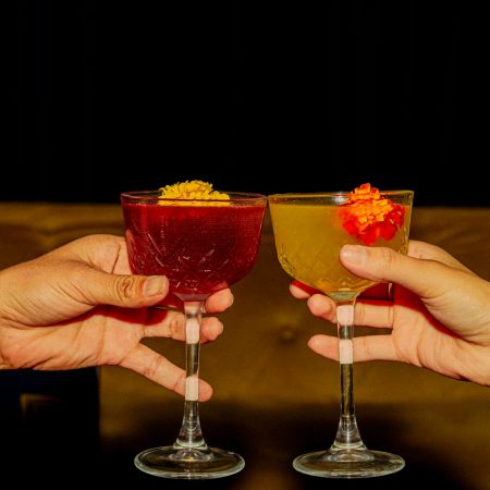 Οι καλοκαιρινοί έρωτες είναι σαν τα κοκτέιλ: Όμορφα, μεθυστικά και σε χαλάνε