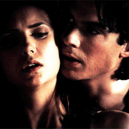 Λιώνουμε για κακά αγόρια σαν τον Ντέιμον που λατρεύουν την Eλένα τους