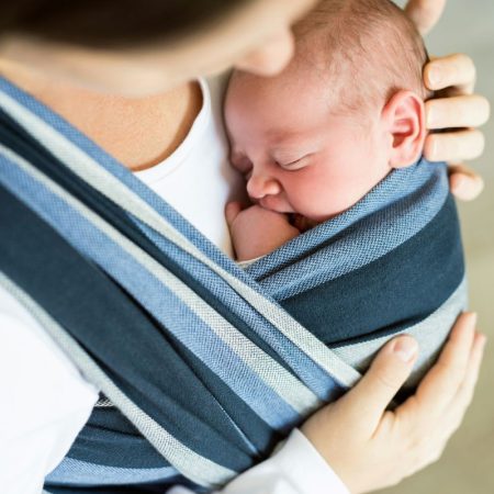 Τι είναι το Babywearing και ποια τα οφέλη του