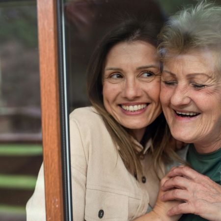 Η μητρική αγκαλιά όταν δεν είσαι παιδί είναι ένα μοναδικό προνόμιο