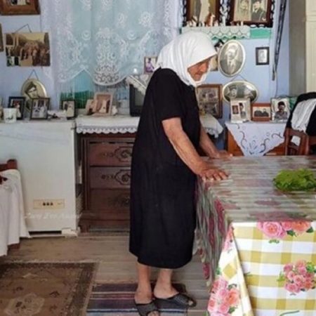 10 σκηνικά στα σπίτια μας που μας θυμίζουν πόσο unapologetic Βαλκάνιοι είμαστε