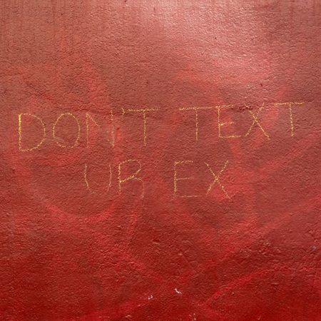 Πόσες φορές άκουσες «σ’ αγαπώ» όταν όλα διαλύονται, σε σχέση που βουλιάζει;