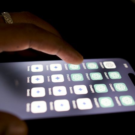 Όχι να σε αγχώσουμε αλλά μπορεί να βγήκαν στη φόρα όσα λες με το chatGPT σου