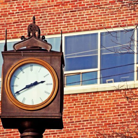 Αφαιρούν τα αναλογικά ρολόγια από τις σχολικές αίθουσες γιατί οι δείκτες άγχωναν τα παιδιά