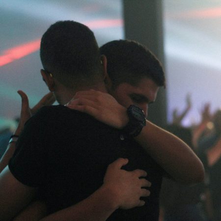 Τουλάχιστον 1/5 σε μια classic αντροπαρέα είναι γκέι, σύμφωνα με έρευνα