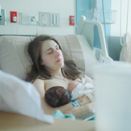 Όταν χάνεις κάθε σου ιδιότητα και γίνεσαι απλά «η μαμά του Κώστα»