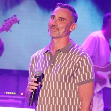 Ο Γιώργος Καπουτζίδης μιλάει για τον άνθρωπό του και «δε φοβάται το για πάντα»