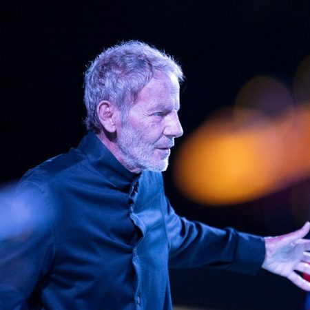 Χθες ο Μπιθικώτσης ο νεώτερος έδωσε στον Ξαρχάκο το κομπολόι του πατέρα του