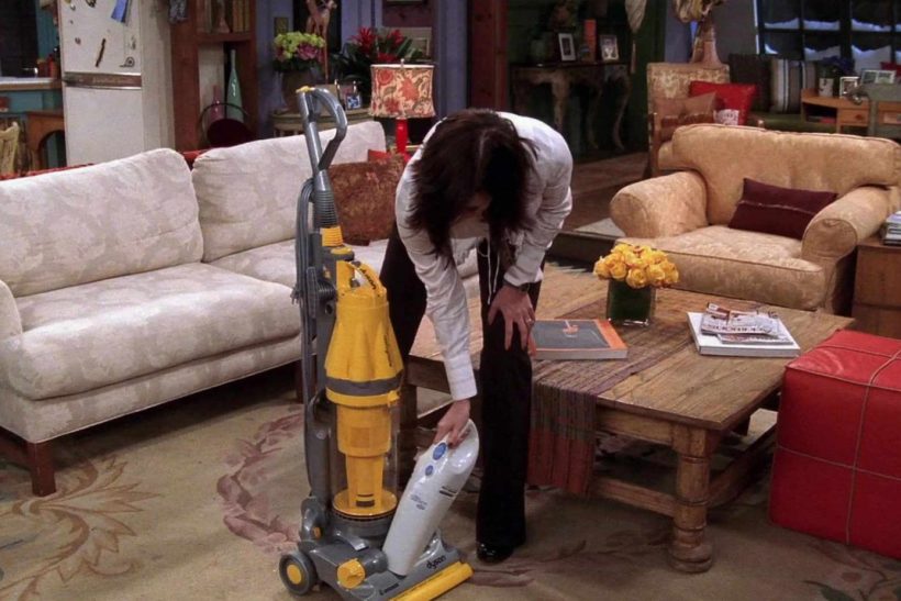 Είσαι Μόνικα Γκέλερ στην ψυχή; Έρευνα απέδειξε ότι το καθάρισμα κάνει κακό στην υγεία!
