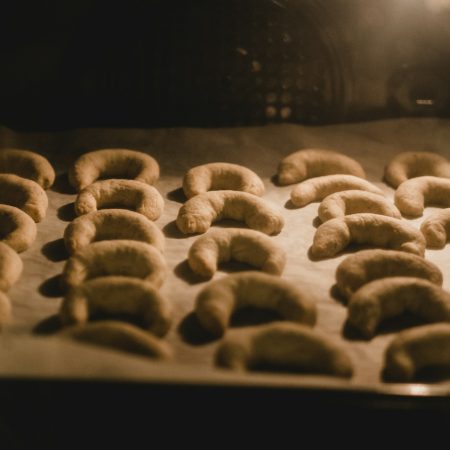 Γιατί η βανίλια από τα μπισκότα της γιαγιάς θα μυρίζει πάντα σαν τα παιδικά μας χρόνια