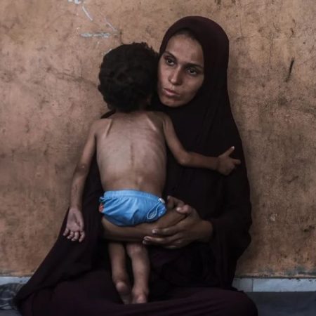 Είμαι με την Πaλαιστίνη δε σημαίνει μισώ τους Ισρahλινούς∙ σημαίνει στέκομαι με την ανθρωπιά