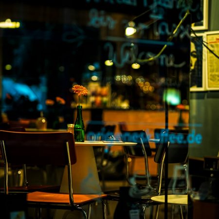 10 tips για να βγεις με το άτομο που γνώρισες online παραμένοντας ασφαλής