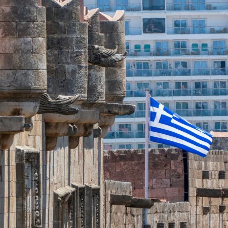 12,2 δις τα έσοδα που είχε η Ελλάδα από τον τουρισμό μέχρι ώρας για το 2025