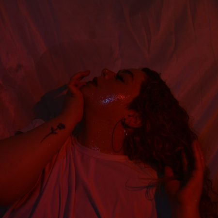 Όλοι σ' αγαπάνε μέχρι να σε δούνε να λάμπεις