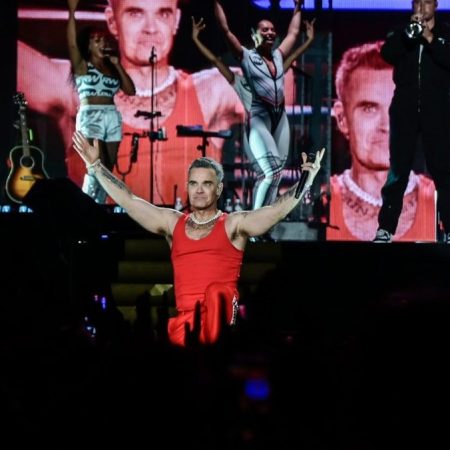Φυσικά, ο Robbie Williams χθες απλά τα έσπασε: Οι αφιερώσεις, οι εκπλήξεις, τα highlights