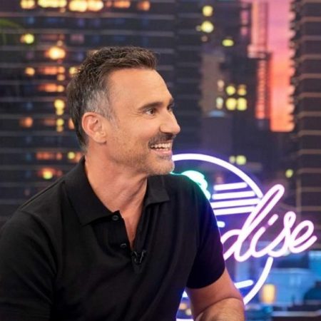 Ο Γιώργος Καπουτζίδης θέλει απλά να ζήσει τον έρωτά του ήσυχα