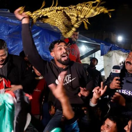 Γάζα και Ισραήλ βγήκαν στους δρόμους να γιορτάσουν την ειρήνη μετά από 2 σκληρά χρόνια