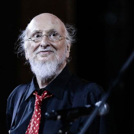 «Αντίο σπουδαίε δημιουργέ»: Πώς αποχαιρέτησε ο καλλιτεχνικός κόσμος τον Νιόνιο